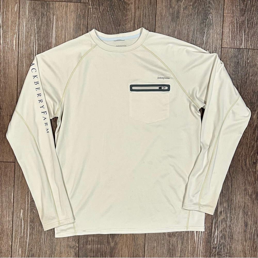 🦋 Patagonia fishing shirt, men’s medium, tan